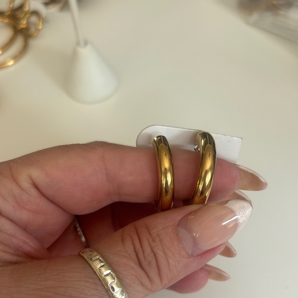 Chic Gold Hoop Earrings - Picture 2 of 2